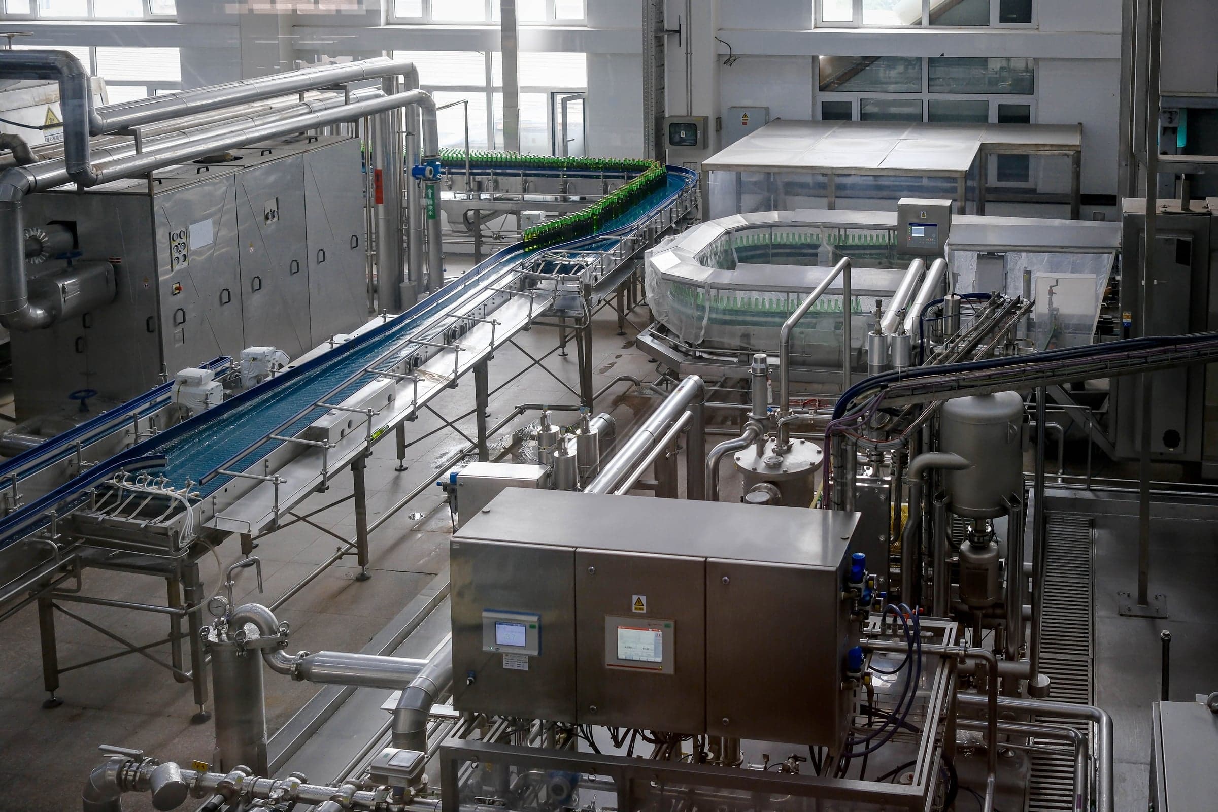 Stainless steel filling and process line in a food factory
